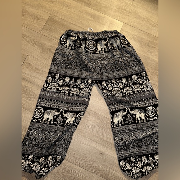 Elephant Bundle-Harem Pants and Earrings Fits XL, says XXXL. - Picture 3 of 4